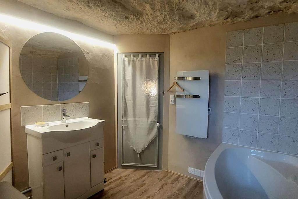 Troglo Entre Caves Et Chateaux モンルイ・シュル・ロワール エクステリア 写真